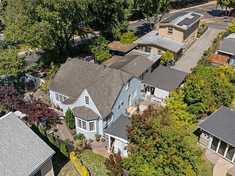 1813 W Middlefield Rd, Mountain View